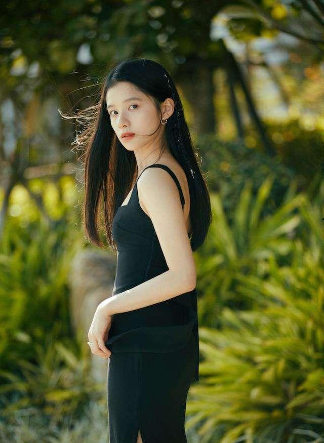 圈内爆料张婧仪恋情,甜蜜恋情引粉丝热议 第2张 圈内爆料张婧仪恋情,甜蜜恋情引粉丝热议 第2张